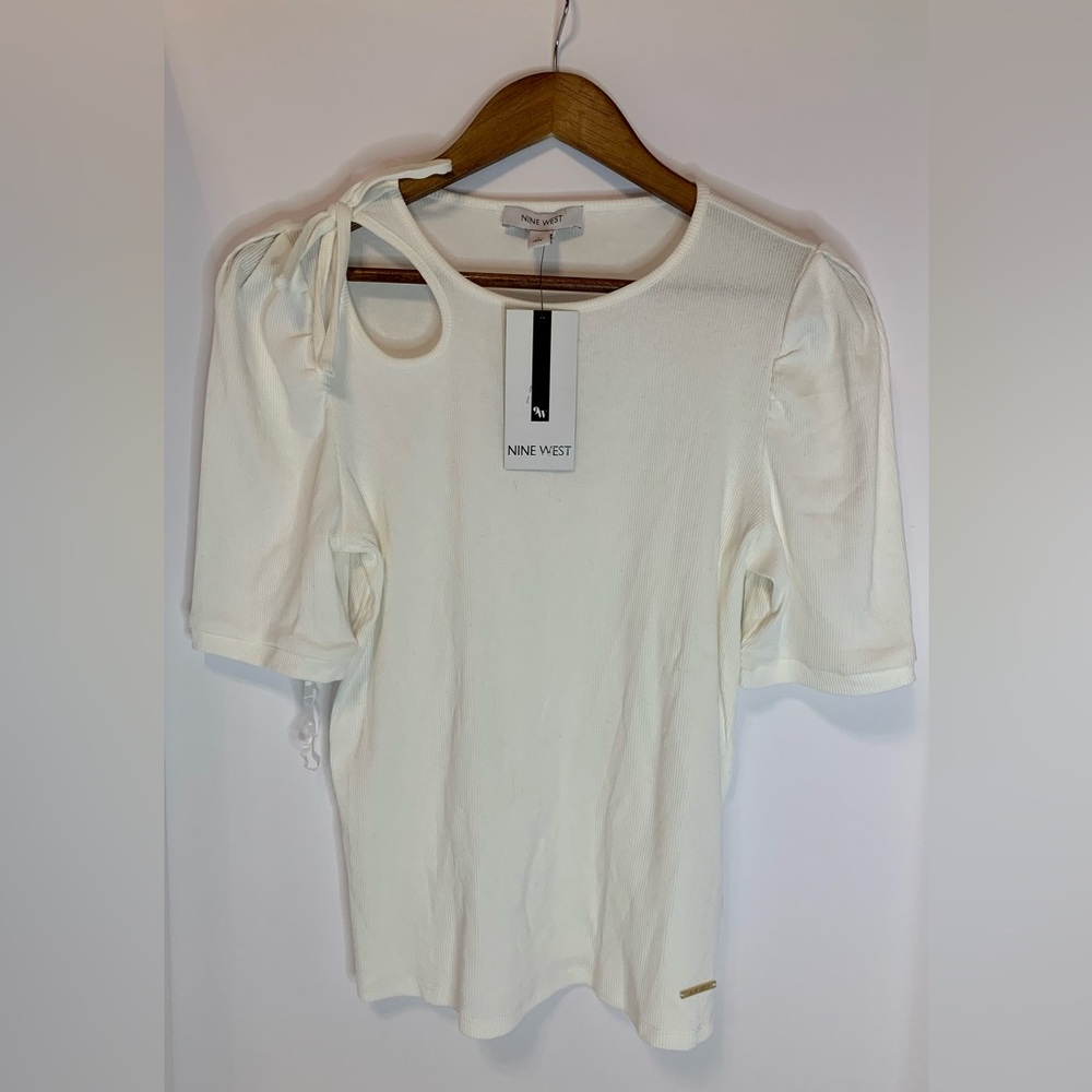 NWT Nine West 9W short sleeve white knit top with bow and key hole shoulder S